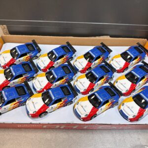 Metalni trkacki auto plavo-beli model - Svetik